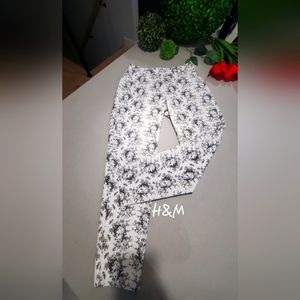 H&M Impeccable capris d'été blanc avec motifs de branches noires et beige